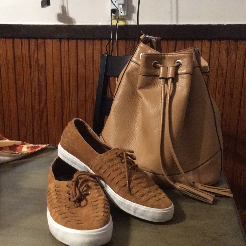 Groove sneakers